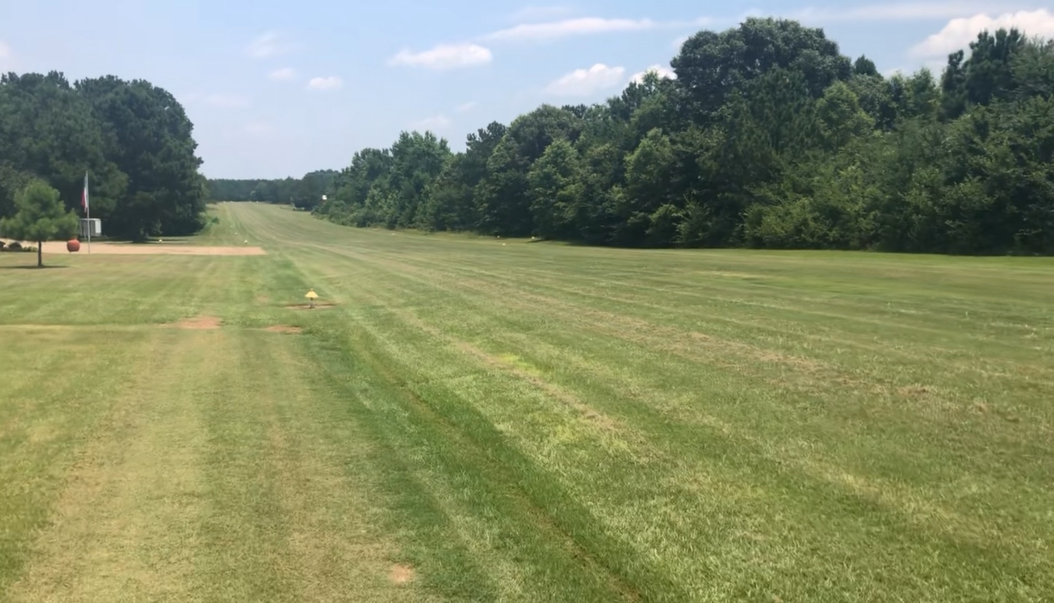 Bermuda grass runway at Aero Estates Airpark (T25)