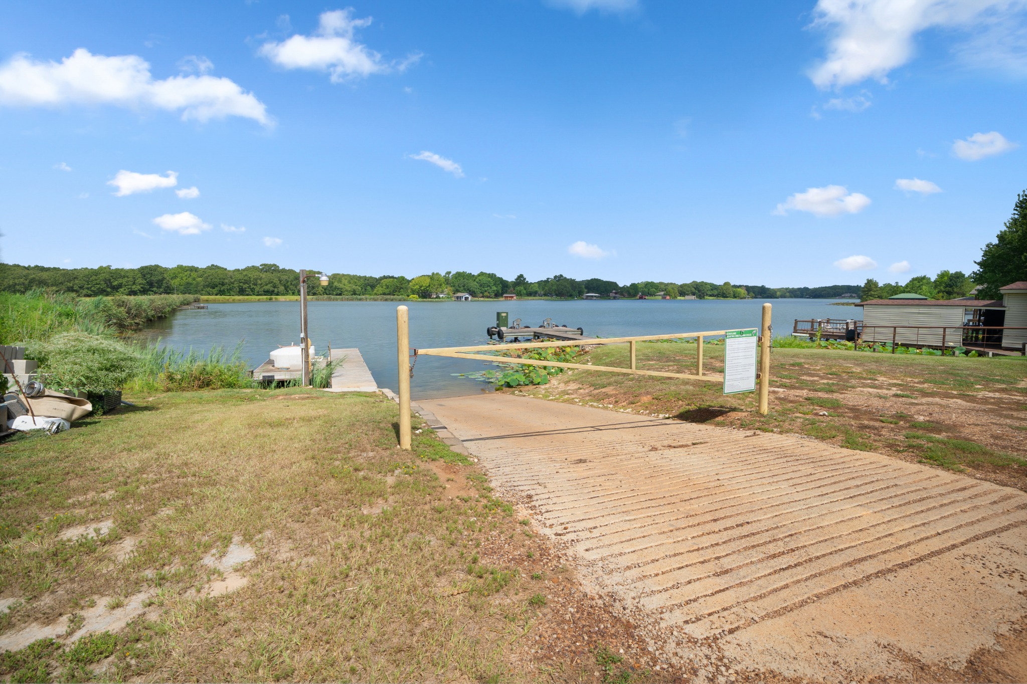 Echo Lake community boat ramp and dock