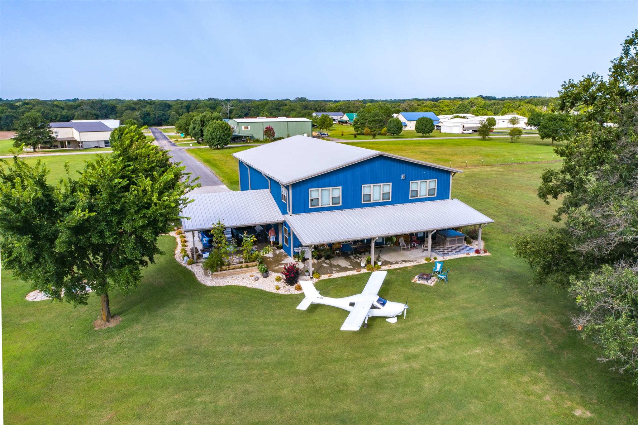 Hangar home with an aircraft at Tailwind Airpark
